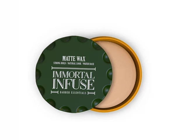Das Immortal Matte Wax bietet einen starken Halt, der Ihr Haar nicht starr wirken lässt. Die einzigartige Formel enthält Ton, der Ihrem Haar ein mattes Finish und zusätzliches Volumen verleiht – perfekt geeignet für eine Vielzahl von Stilen.