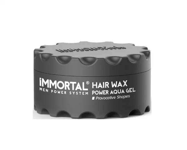Wir präsentieren das Immortal Men Power Aqua Gel – ein Haarwachs mit beeindruckender Festigkeit und einem angenehmen Duft. Dieses Produkt zeichnet sich durch eine rückstandsfreie Anwendung aus und lässt sich spielend leicht entfernen. Perfekt für jede Frisur, bietet es Ihnen die Vielseitigkeit, die Sie benötigen, während es gleichzeitig zuverlässigen Halt bietet.
