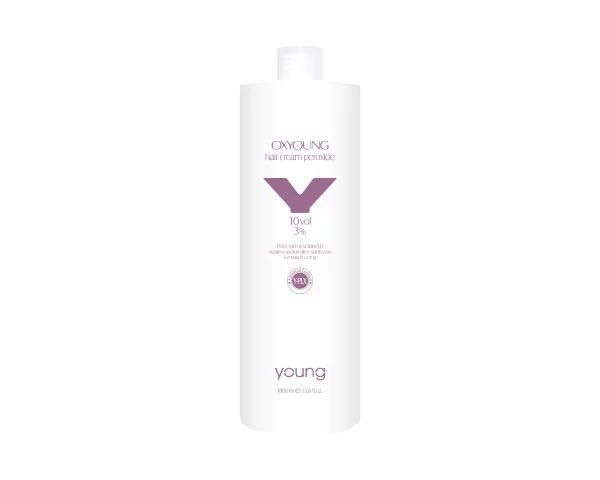 Young Oxyoung, der italienischen Marke Young, dank seiner cremigen, viskosen Konsistenz lässt sich diese Oxy-Creme mühelos mischen und auftragen. Sie haftet perfekt am Haar und ermöglicht eine absolut stabile, präzise und gleichmäßige Farbentwicklung. Oxyoung ist in verschiedenen Stärken erhältlich.