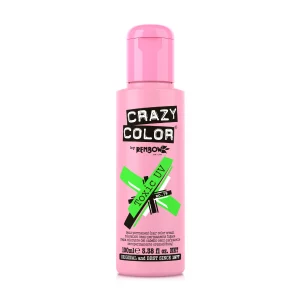Crazy Color Toxic UV 79 ist eine spezielle Haarfarbe aus der Crazy Color Produktreihe. Wir stellen vor: Toxisches UV! Dieses semi-permanente neongrüne Haarfärbemittel sieht so tödlich aus, wie es klingt. Es handelt sich um einen leuchtend grünen Farbton, der unter UV-Licht oder Schwarzlicht intensiv leuchtet.
