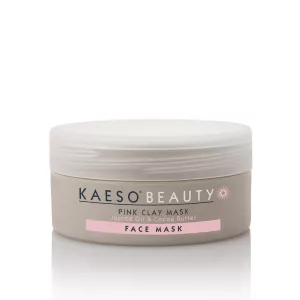 Kaeso Beauty Pink Clay Mask, eine Gesichtsmaske von Kaeso, die mit Granatapfel, Jojobasamenöl & Kakaobutter angereichert ist. Rosa Tonerde wird für ihre reinigenden und klärenden Eigenschaften geschätzt. Diese Maske mit botanischen Extrakten hilft, überschüssiges Öl und Unreinheiten zu entfernen, die Poren zu verfeinern und die Hautstruktur zu verbessern.