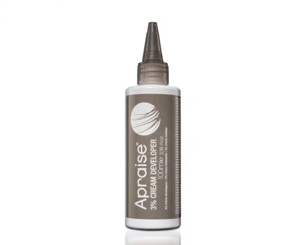 APRAISE CREAM DEVELOPER 3% ist ein Entwickler, der speziell für die Verwendung mit APRAISE Augenbrauenfarben entwickelt wurde. Der 3%ige Cream Developer wird verwendet, um die Augenbrauenfarbe zu aktivieren und das gewünschte Ergebnis zu erzielen.