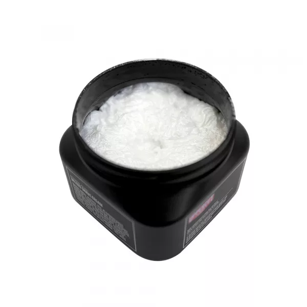Uppercut Deluxe Shave Cream, von der australischen Marke Uppercut, sorgt für einen schnell entstehenden cremigen Schaum für eine gründliche und angenehme Rasur. Es enthält eine speziell entwickelte beruhigende Komplexmischung, die Rasurbrand verhindert und die Haut mit Feuchtigkeit versorgt.
