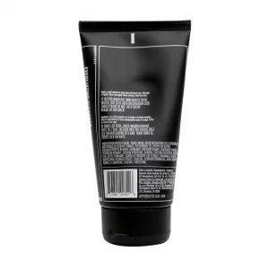 Uppercut Deluxe Exfoliating Cleanser, von der australischen Marke Uppercut, wurde speziell entwickelt, um die Haut sanft zu reinigen und zu entgiften, während sie auf die bestmögliche Rasur vorbereitet wird.