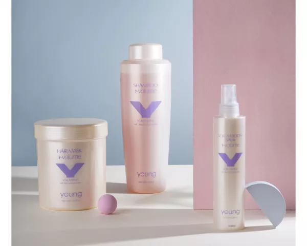 Young Y-Volume Shampoo, Maske & Boost Spray. Es eignet sich hervorragend, um dünnem und brüchigem Haar mehr Volumen und Energie zu verleihen.
