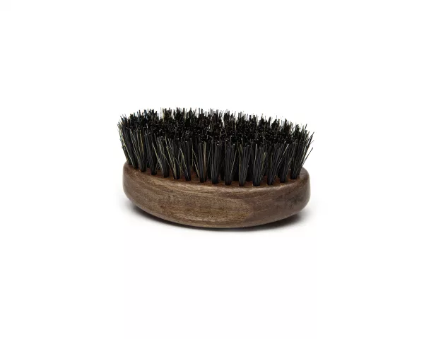 Die Bart- und Schnurrbartbürste, hergestellt von der italienischen Marke Guenzani, besticht durch ihre Holzkonstruktion und die Verwendung von Nylonborsten. Artikelnummer 263S.