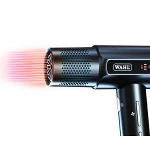 WAHL VANQUISH SmoothTone™ – Extrem leise Der sanfte bürstenlose Motor reduziert den Geräuschpegel für ein angenehmes Trocknungserlebnis. FlowControl – Trocknet das Haar gleichmäßig Die Technologie erzeugt einen kontrollierten Luftstrom, der das Haar gleichmäßig trocknet und die Trockenzeit verkürzt.